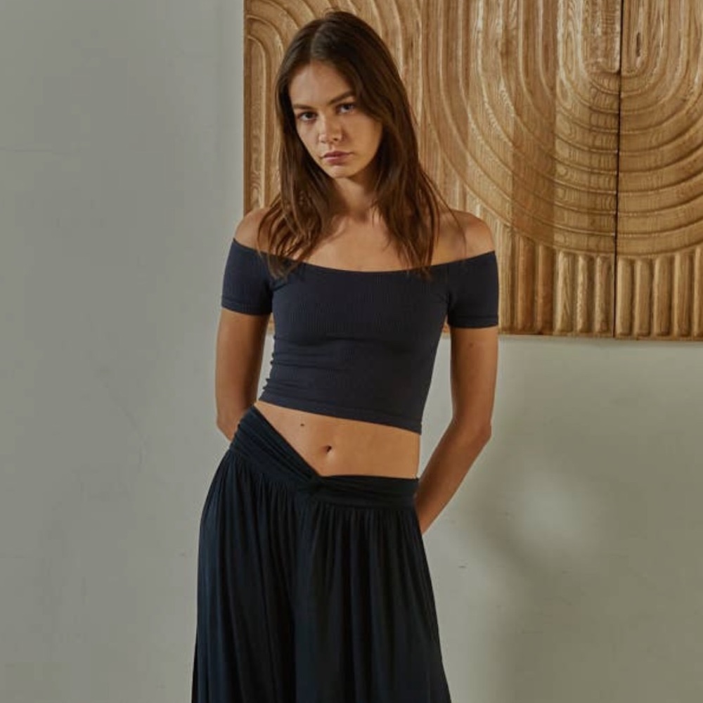 High quality ribbed off the shoulder cropped tee - Picture 4 of 4